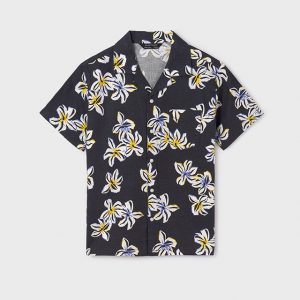 Παιδικό πουκάμισο εμπριμέ Mayoral κοντομάνικο 6119 μαύρο για αγόρια που θέλουν ωραίο και άνετο καλοκαιρινό ντύσιμο