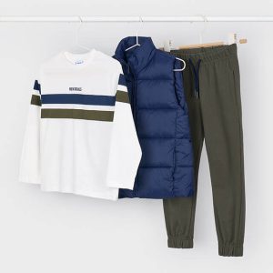 Παιδικό σετ αμάνικο γιλέκο με φόρμα Mayoral 04607-027 Μπλε 3τεμάχια για αγόρια που θέλουν ωραίο φθινοπωρινό συνδυασμό και σε καλή τιμή