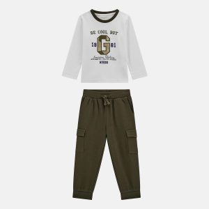 Παιδικό σετ Guess μακό μπλούζα με jogger παντελόνι cargo Λευκό N5YG06K8HM4 για αγόρια που θέλουν επώνυμο και άνετο αθλητικό ντύσιμο τον χειμώνα