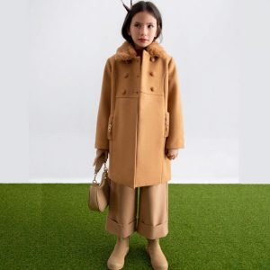 Παιδικό παλτό υφασμάτινο Abel & Lula 05846 Καμηλό για κορίτσια που θέλουν αμπιγέ και ιδιαίτερες εμφανίσεις που θα ξεχωρίσουν τον χειμώνα