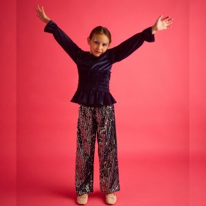 Παιδικό σετ βελούδινη μπλούζα & παντελόνα με παγιέτες Two in a Castle T6684 για κορίτσια που θέλουν λαμπερές και glamour αμπιγέ εμφανίσεις τον χειμώνα